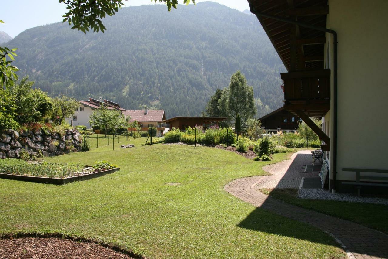Haus Montana Apartment Elbigenalp Exterior photo